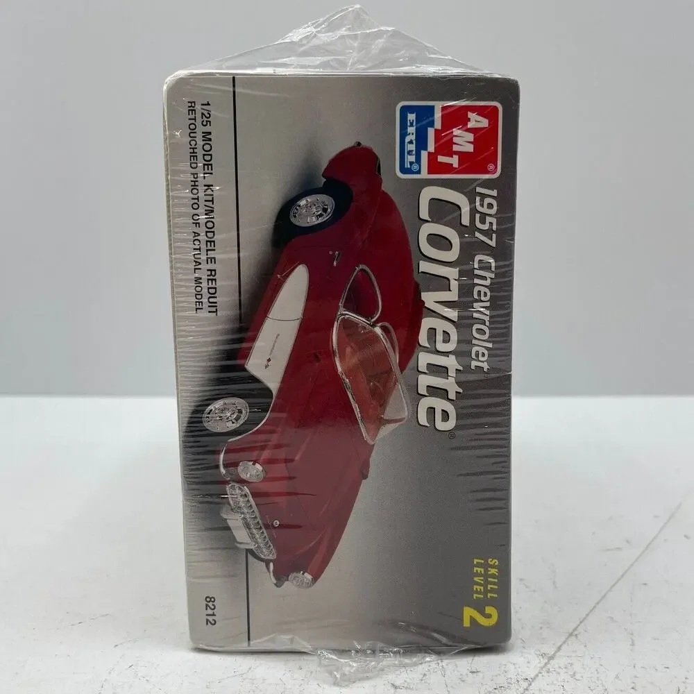 AMT 1957 Chevrolet Corvette Model Car Kit 1/25 Scale #8212 VTG 1996 New Sealed